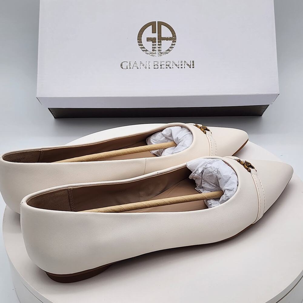 NEW - Giani Bernini Bentlley Women’s White Pointed Toe Flats Slip On Size 10 M - Picture 2 of 8